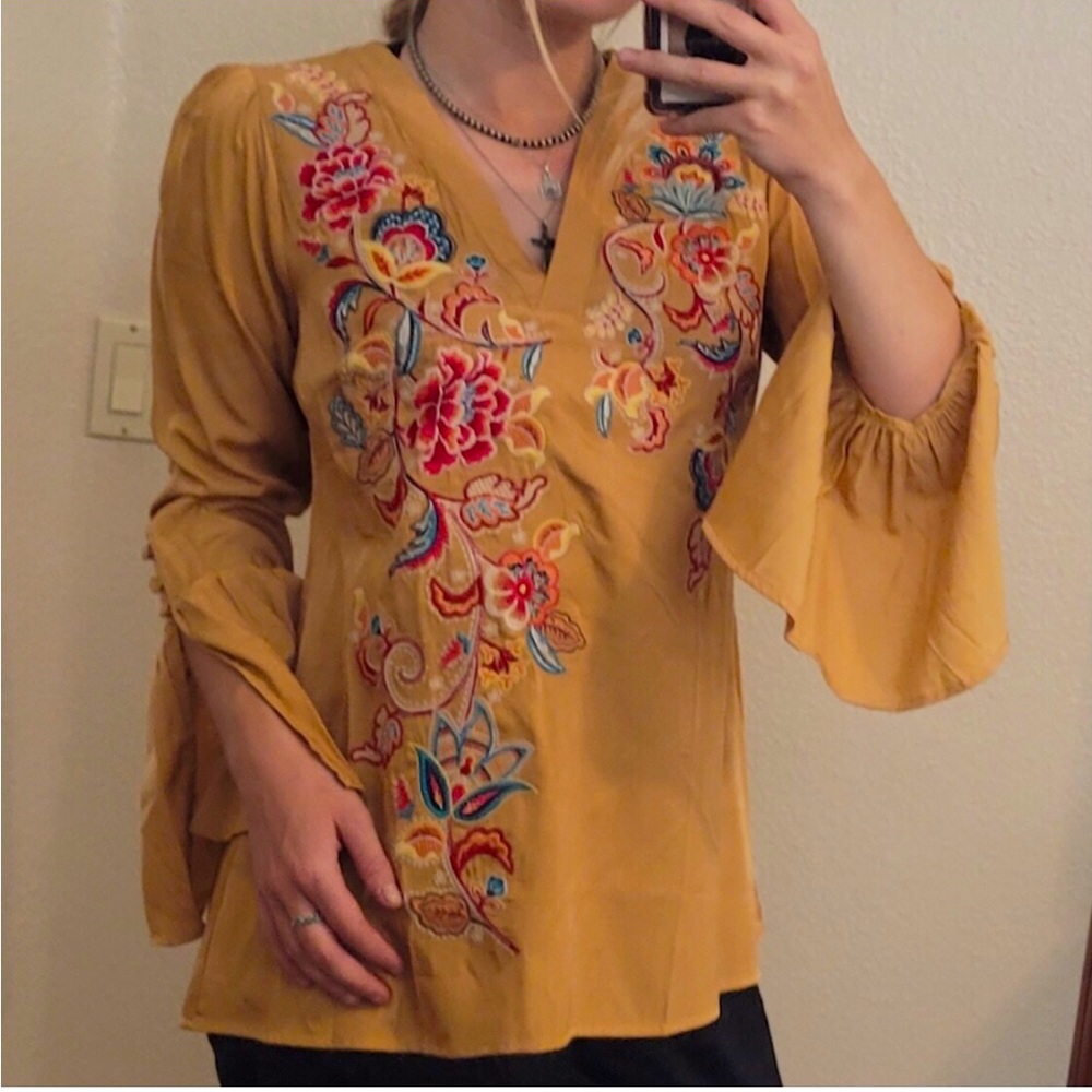 NWT Gold Embroidered Floral Blouse/Tunic. Size L.